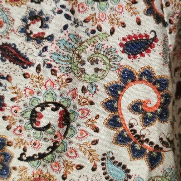 Very Cute Paisley Print Linen Blend Button Up - Picture 6 of 6